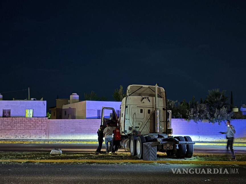 $!Testigos relataron que los frenos del tractocamión comenzaron a fallar metros antes del impacto.