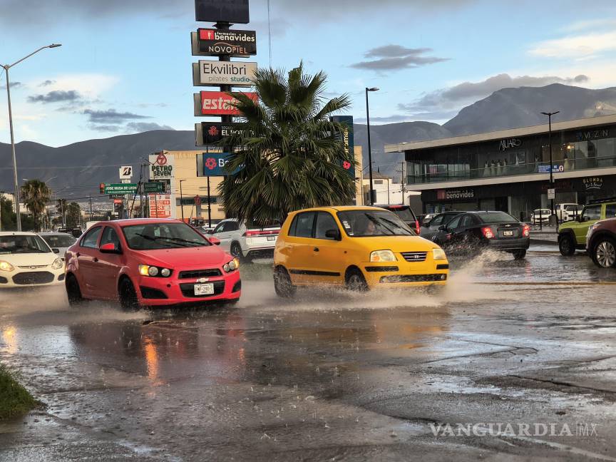 $!Pese a las lluvias, la onda de calor continúa en Saltillo, incrementando riesgos a la salud.