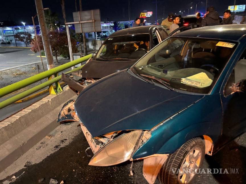 $!El conductor del Ford fue detenido por conducir con aliento alcohólico tras el accidente.