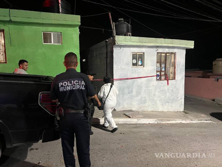 $!La vivienda del docente permaneció resguardada mientras se efectuaban las diligencias.