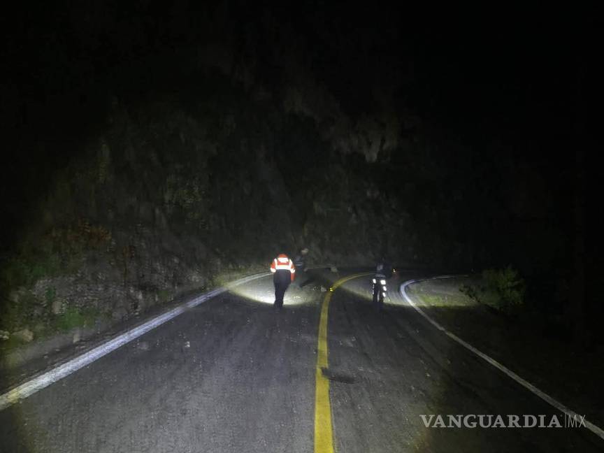 Reportan cierres parciales en la carretera Iturbide a Linares por deslaves