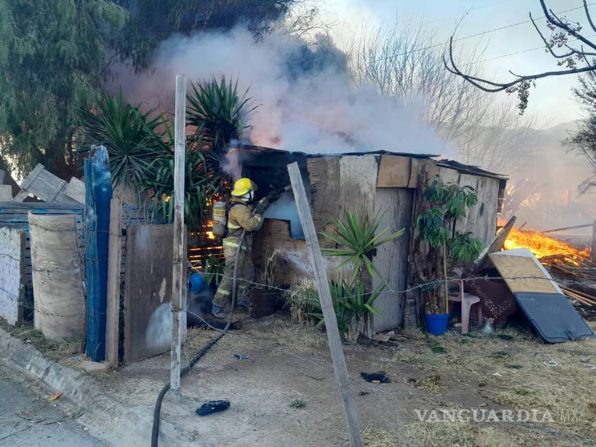 Quema de basura se sale de control y consume tejabanes en Ramos Arizpe