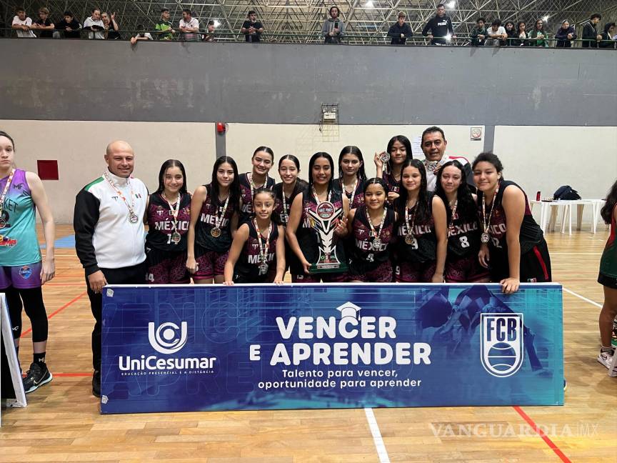 $!Allegra Reyes celebra con sus compañeras tras obtener el campeonato en el torneo internacional