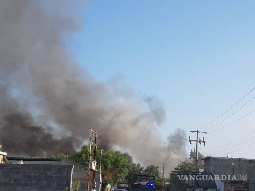 $!Incendio en recicladora de Pesquería, Nuevo León, provoca alarma