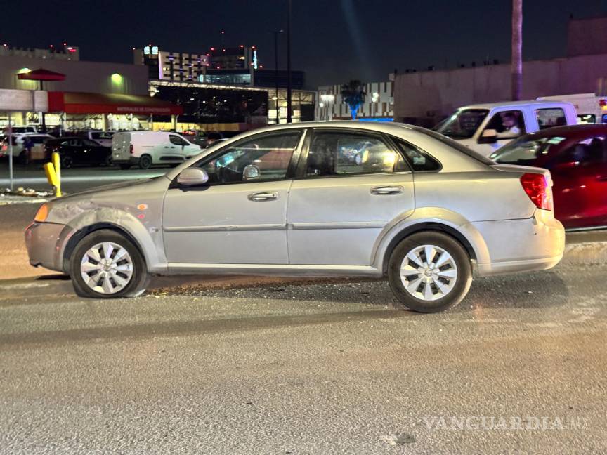 $!El siniestro ocurrió frente a la colonia Alpes, sin reporte de personas lesionadas.