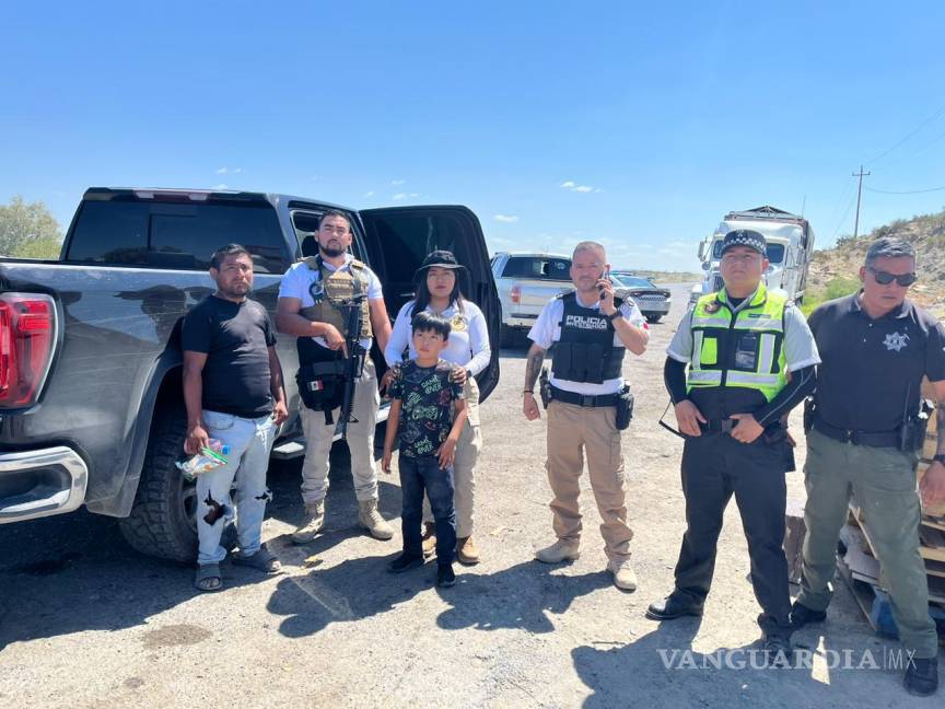 $!Autoridades locales y Guardia Nacional colaboraron en la búsqueda de la familia tras el asalto.