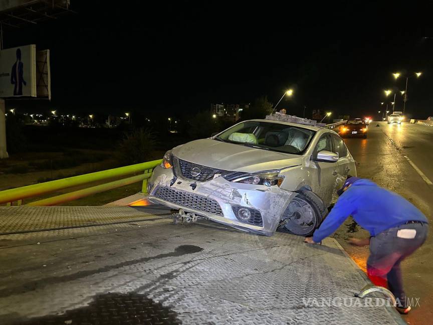 $!El auto fue remolcado.