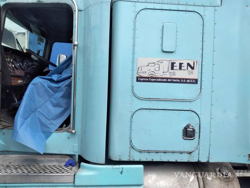 Mata infarto a trailero en Ramos Arizpe mientras esperaba permiso de descarga