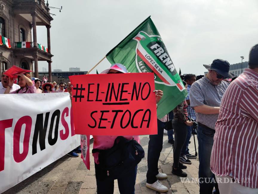 Miles se congregan en Monterrey en defensa del INE y rechazo al Plan B