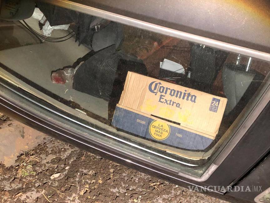 $!Se encontró cerveza dentro del auto.