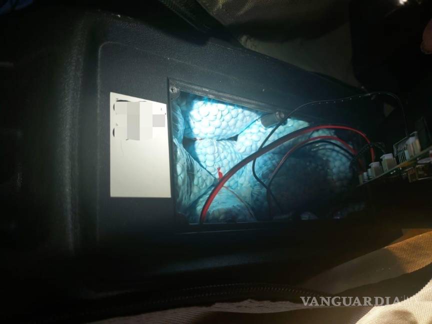 $!Dentro de la bocina se encontraron 42 bolsas, cada una con mil pastillas de fentanilo.