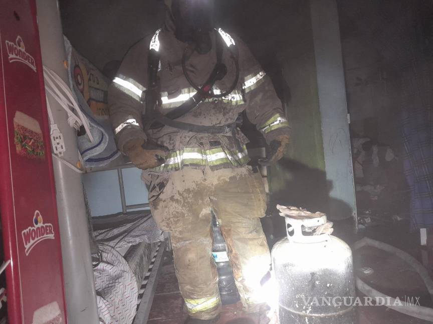 Explosión por acumulación de gas deja a un hombre con quemaduras, en Ramos Arizpe