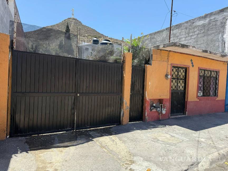 Incendio en colonia Universo consume bodega de ropa en Saltillo