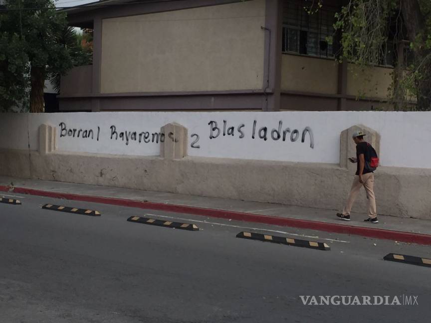 $!'Mensajes son de alguien que no me quiere'; dice Blas Flores tras graffiti en su contra