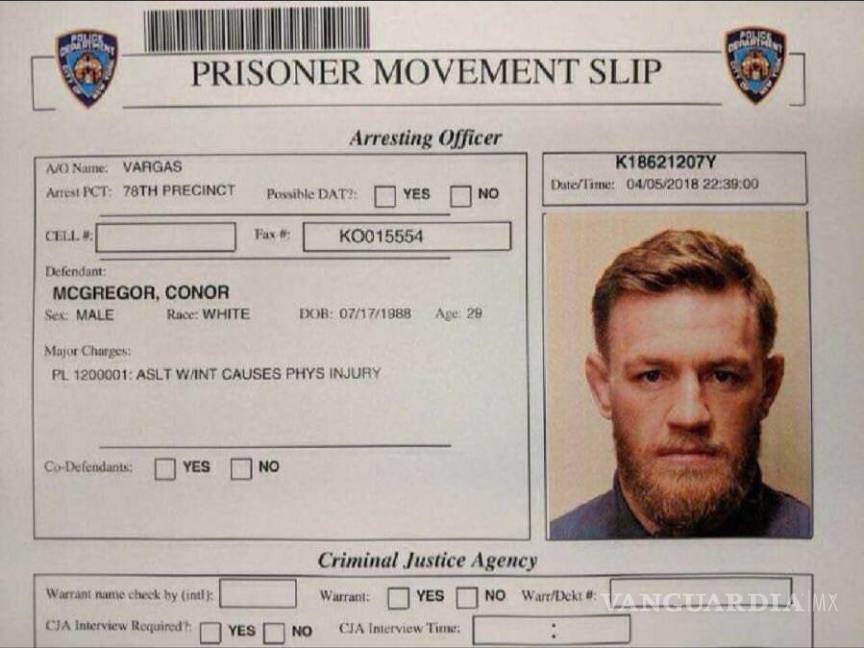 $!Conor McGregor salió de la estación de policía esposado