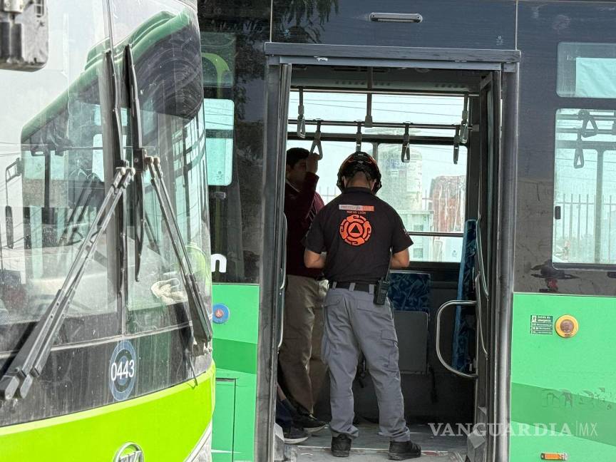 Choque de dos camiones y un tráiler deja 29 lesionados, en Nuevo León