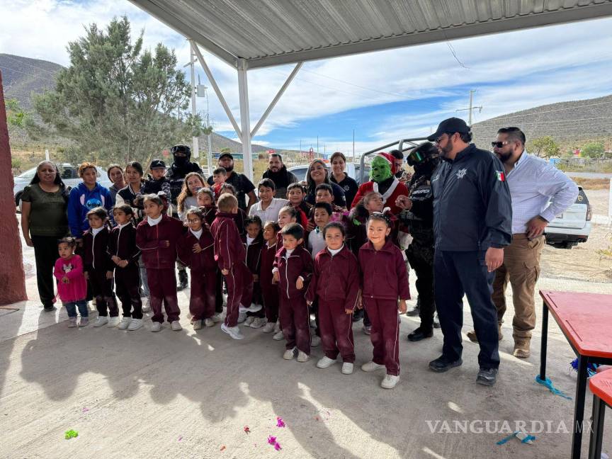 $!Varias escuelas ejidales fueron visitadas por los policías.