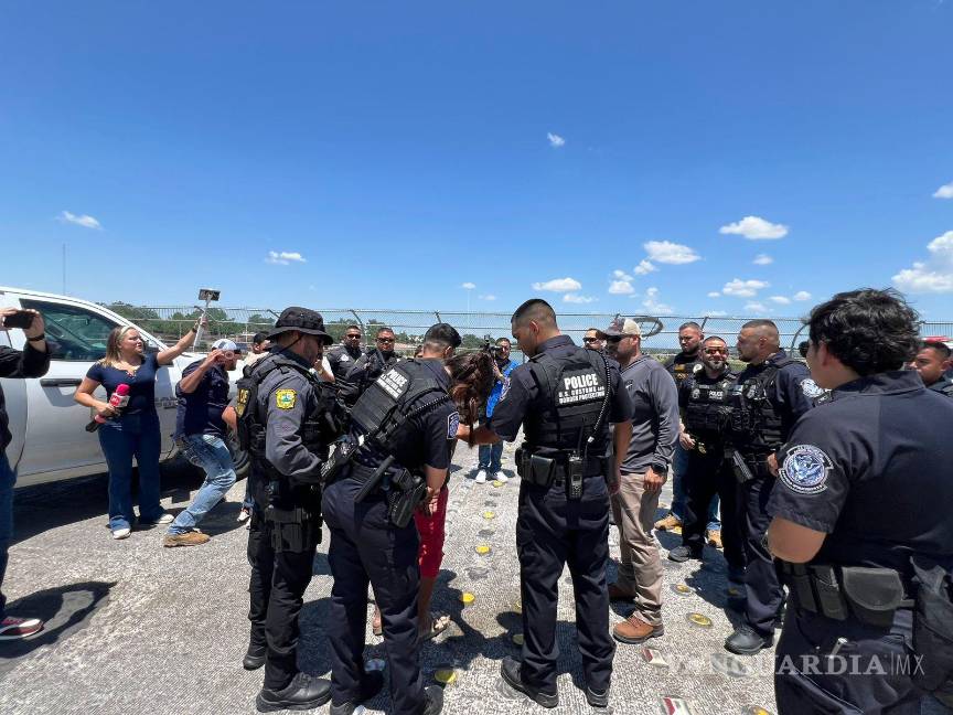 $!La entrega se realizó en el Puente Internacional de Piedras Negras en presencia de medios de comunicación y autoridades de ambos países.