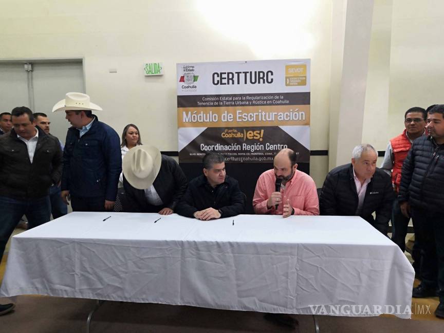 $!Entregan escrituras a ciudadanos de Monclova, Frontera y Castaños
