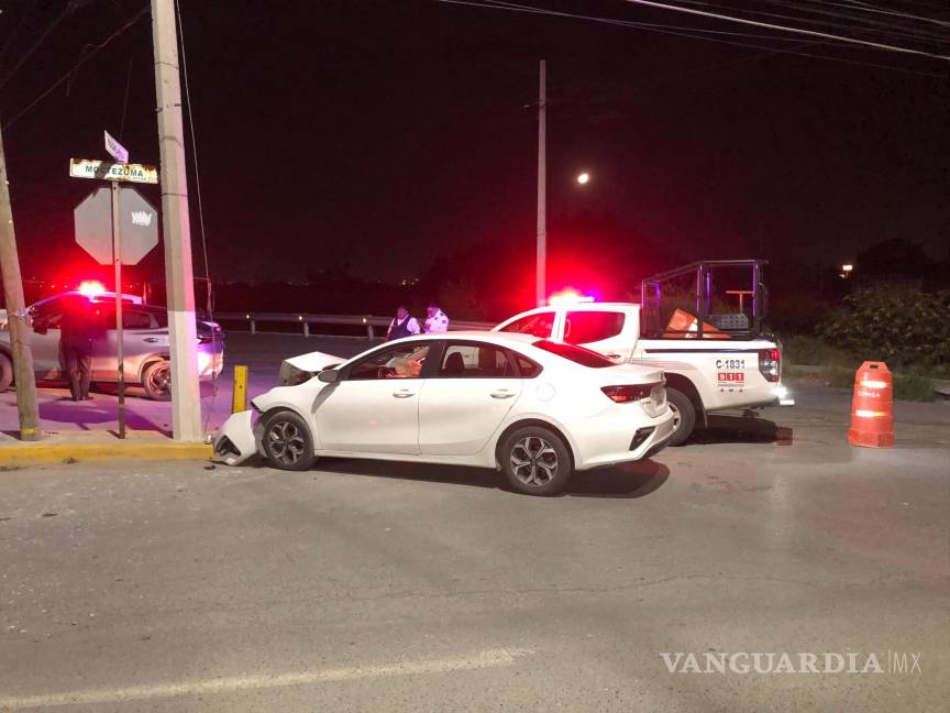 $!Elementos de Tránsito Municipal llegaron al lugar para tomar conocimiento del incidente.