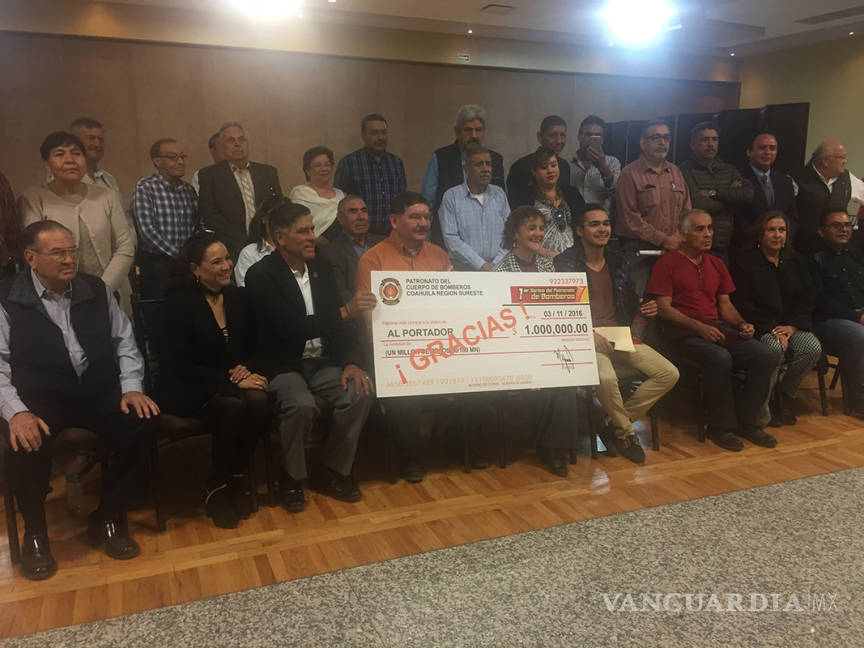 $!Patronato de Bomberos Coahuila entrega premios de sorteo