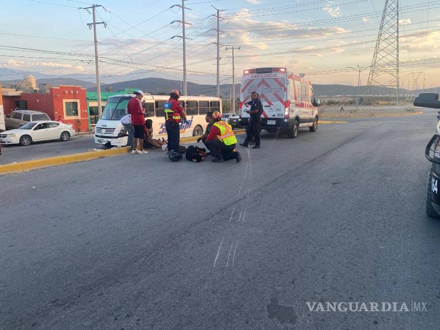 Dos menores resultan lesionados en accidente de motocicleta en la colonia Fidel Velázquez, en Ramos
