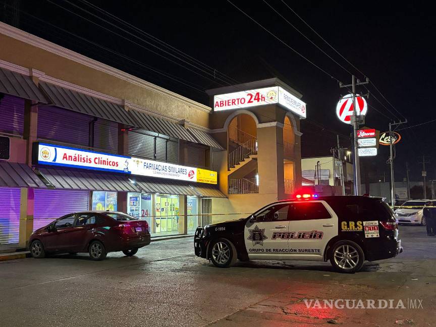 $!El consultorio médico, ubicado en una farmacia de la colonia La Florida, fue asegurado por las autoridades mientras se llevaban a cabo las investigaciones correspondientes.