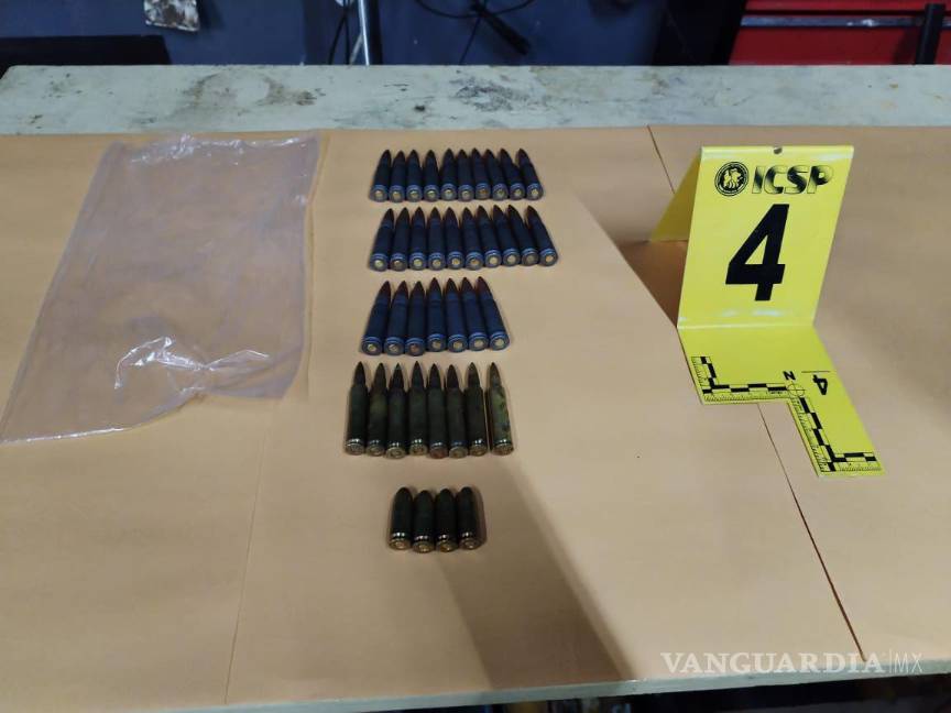 Agentes catean dos viviendas en Monterrey por narcomenudeo