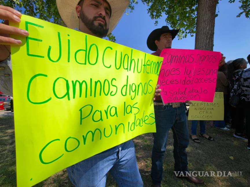 $!Ejidatarios señalaron carreteras en Cuauhtémoc y Recreo como casos graves.