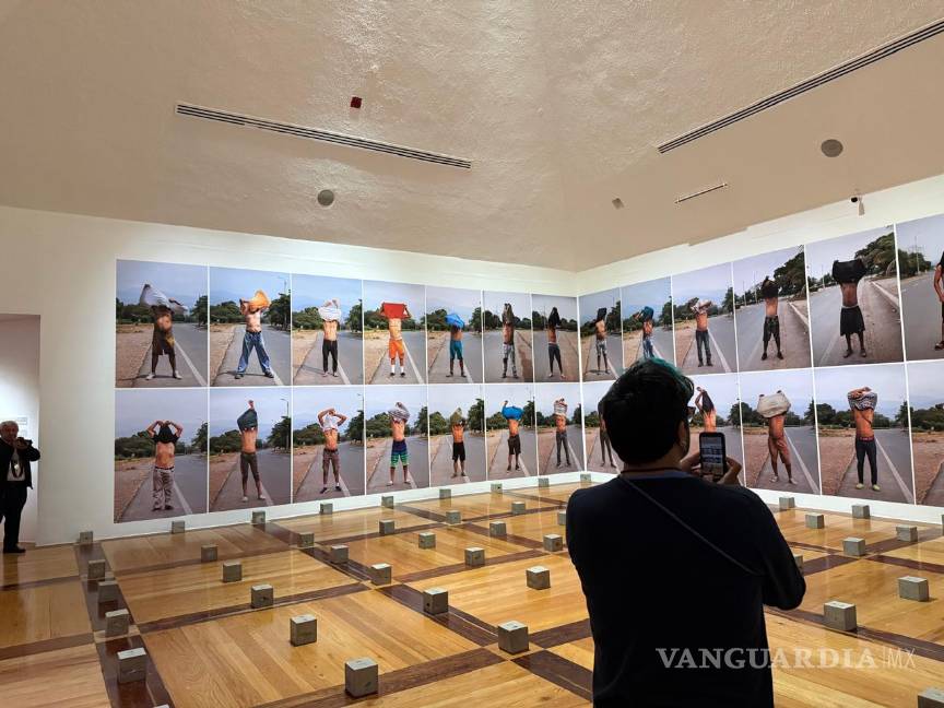 Exhibe Marco obras realizadas con prendas ensangrentadas de víctimas de feminicidio