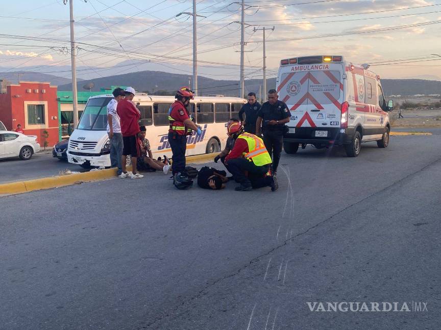 Dos menores resultan lesionados en accidente de motocicleta en la colonia Fidel Velázquez, en Ramos
