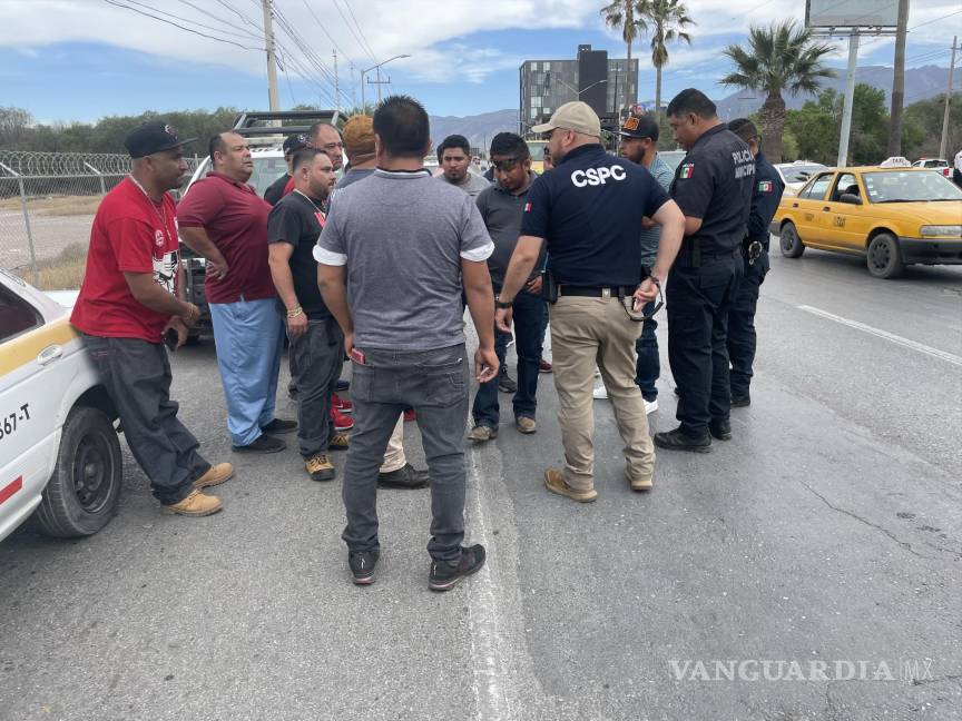 Policías de Saltillo detienen a taxista ante denuncia de robo falsa