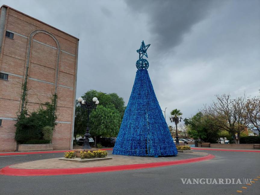 $!Estos son los pinos navideños más atractivos de Saltillo, conoce sus ubicaciones