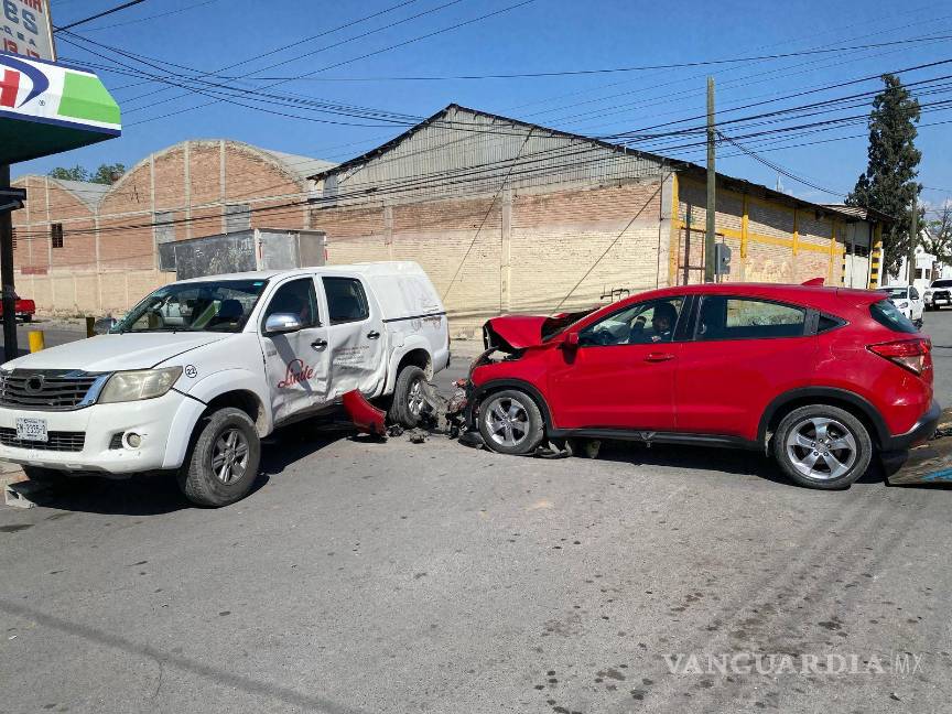 Choque en la colonia Topochico genera caos vial por más de 40 minutos