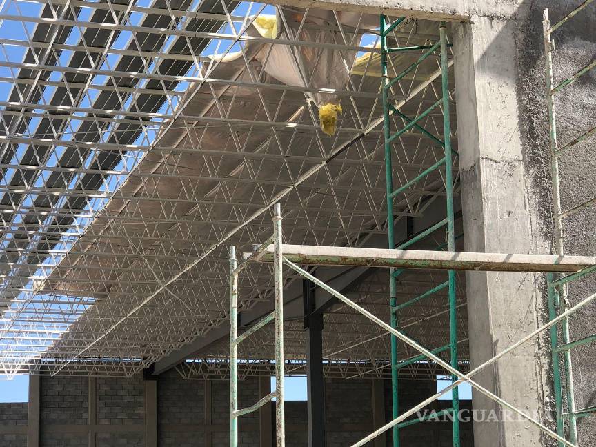 $!El hombre cayó de lo alto de la obra.