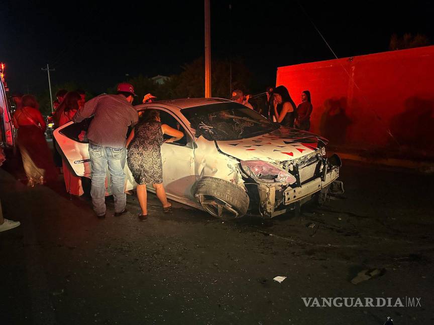 $!El automóvil blanco en el que viajaba Joselín, conducido por su hermano José Ángel, tras el impacto con el vehículo responsable.