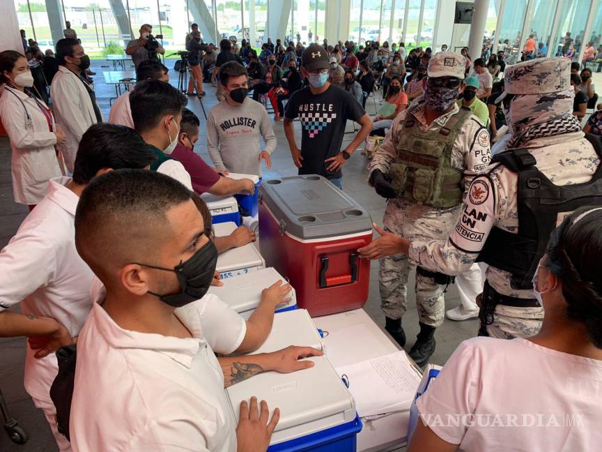 $!Guardia Nacional custodia vacunas antiCOVID en CU Arteaga