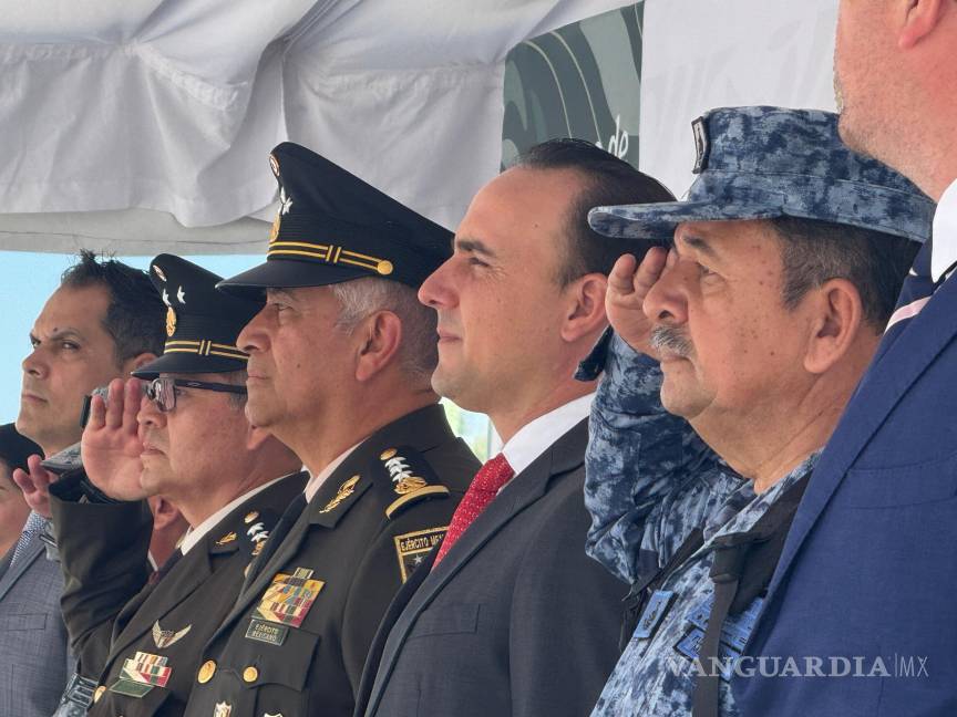 $!El general Fernando Colchado Gómez durante la ceremonia de toma de posesión en Torreón.