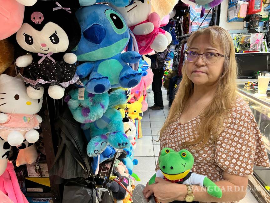 $!Emilia Jiménez Pérez, vendedora de variedades para regalos.