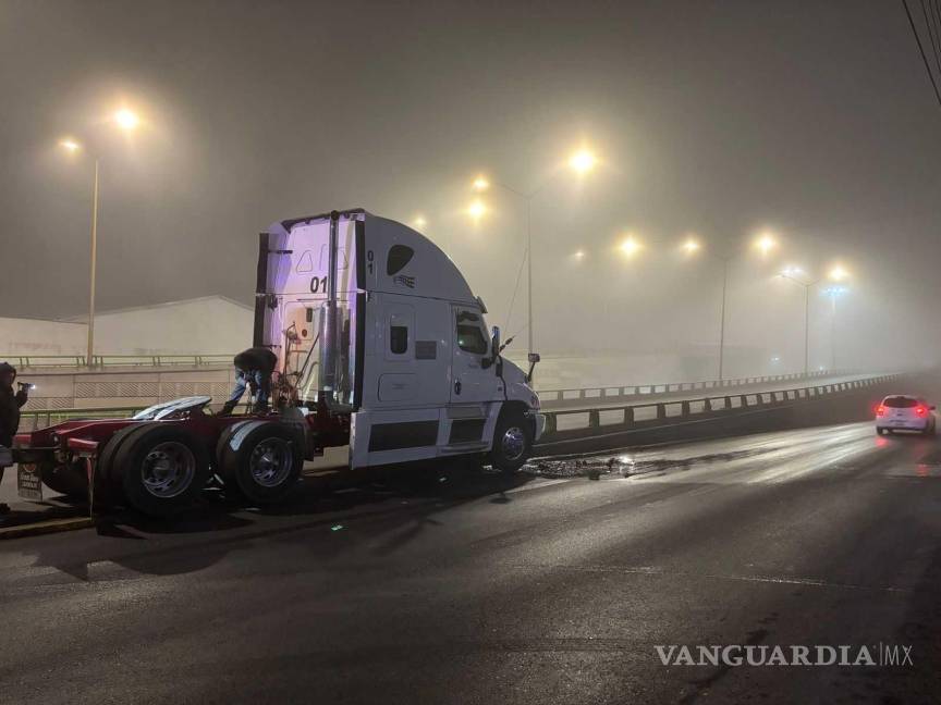 $!Automovilistas reportaron el incidente, lo que permitió la intervención de Tránsito Municipal.