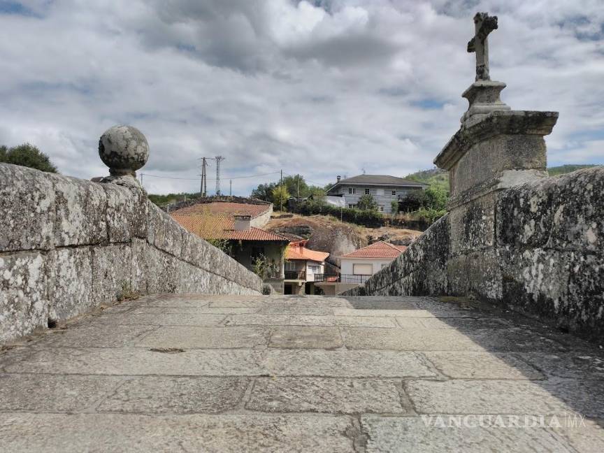 $!El puente medieval de San Clodio, es uno de los atractivos del pueblo gallego.
