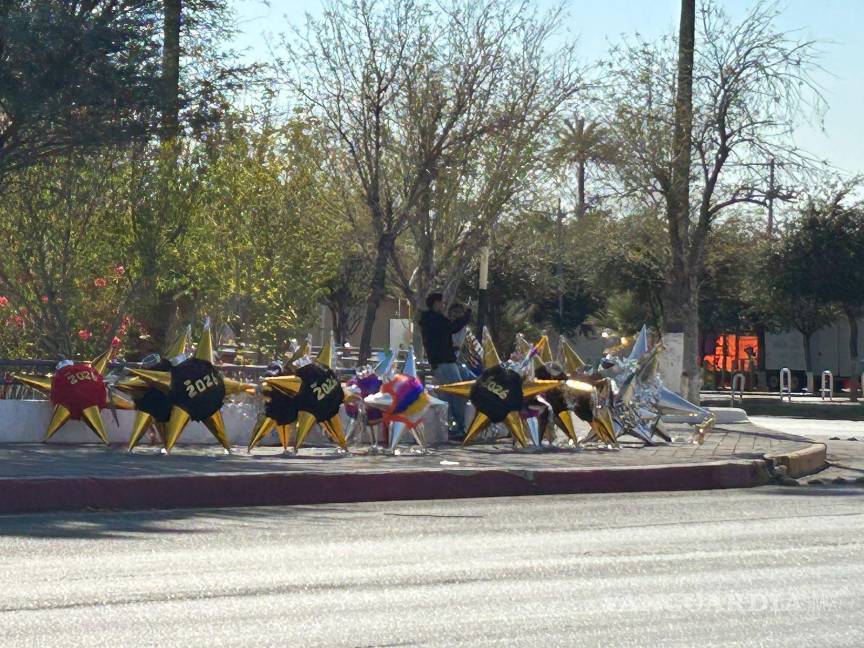 $!El trabajo artesanal de cada piñata es valorado por los clientes.