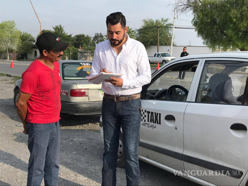 $!En operativo en Arteaga, detectan a un taxista intoxicado