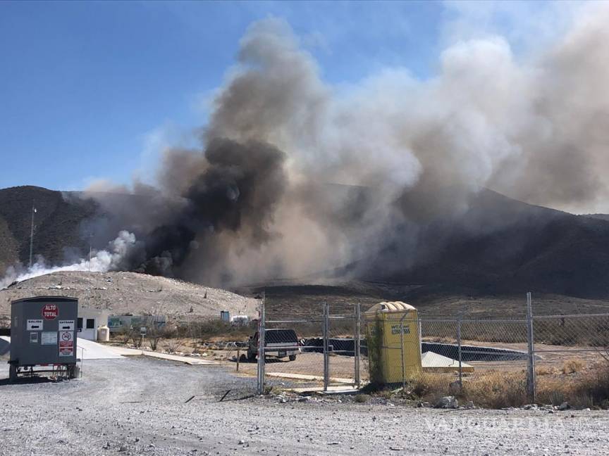 $!Se incendian desechos tóxicos en Arteaga