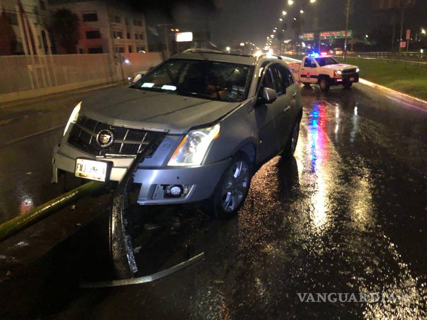 $!Los socorristas decidieron trasladar al padre y a la hija a un nosocomio particular, llevándolos en dos ambulancias distintas a urgencias.