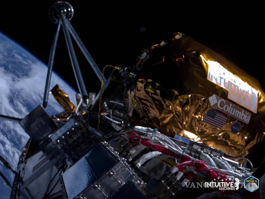$!Fotografía cedida por Intuitive Machines donde se aprecia una vista de la Tierra y uno de los tanques de presión de combustible de Odiseo, a bordo de la misión IM-1.