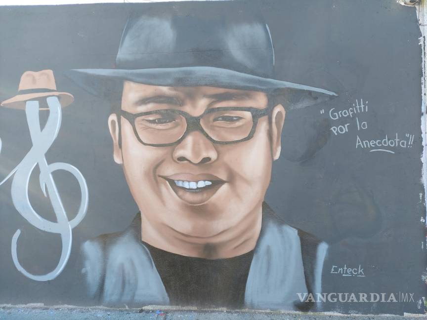 $!Pintan mural de Franco Escamilla y Eugenio Derbez en la Saltillo 2000