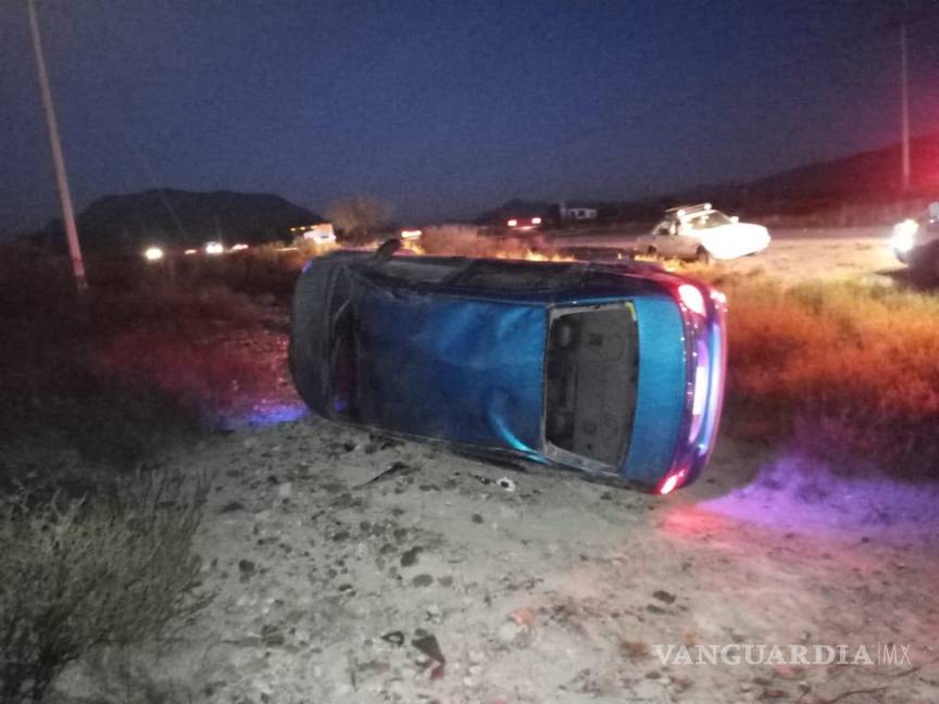 Reportan tres heridos en volcadura sobre carretera Los Pinos en Ramos Arizpe