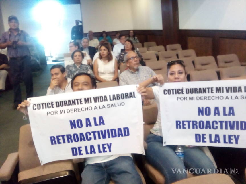 $!Más de 300 maestros inconformes de Coahuila presentan iniciativa de Reforma a la ley de la Dipetre