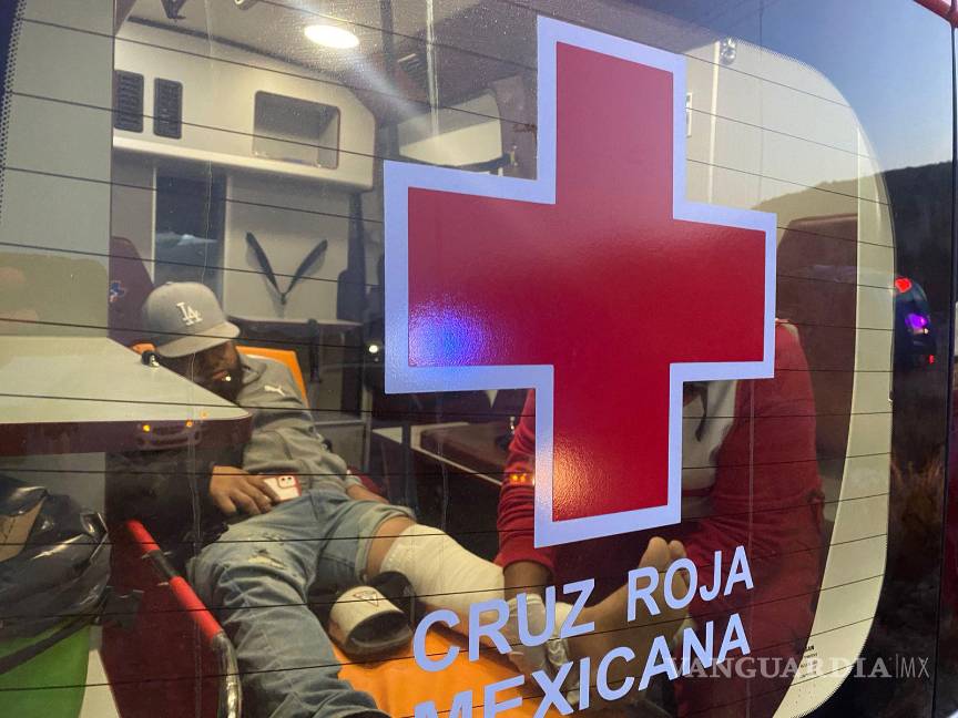 Reportan tres heridos en volcadura sobre carretera Los Pinos en Ramos Arizpe